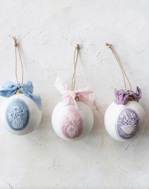 Round Wood Chantilly Lace Bow Ornament