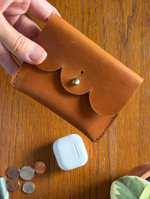 Purse & Clutch Leather Scalloped Card Carrier