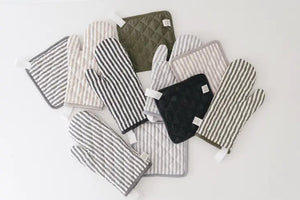Heirloomed Keepsake Linen Oven Mitt & Potholder Set